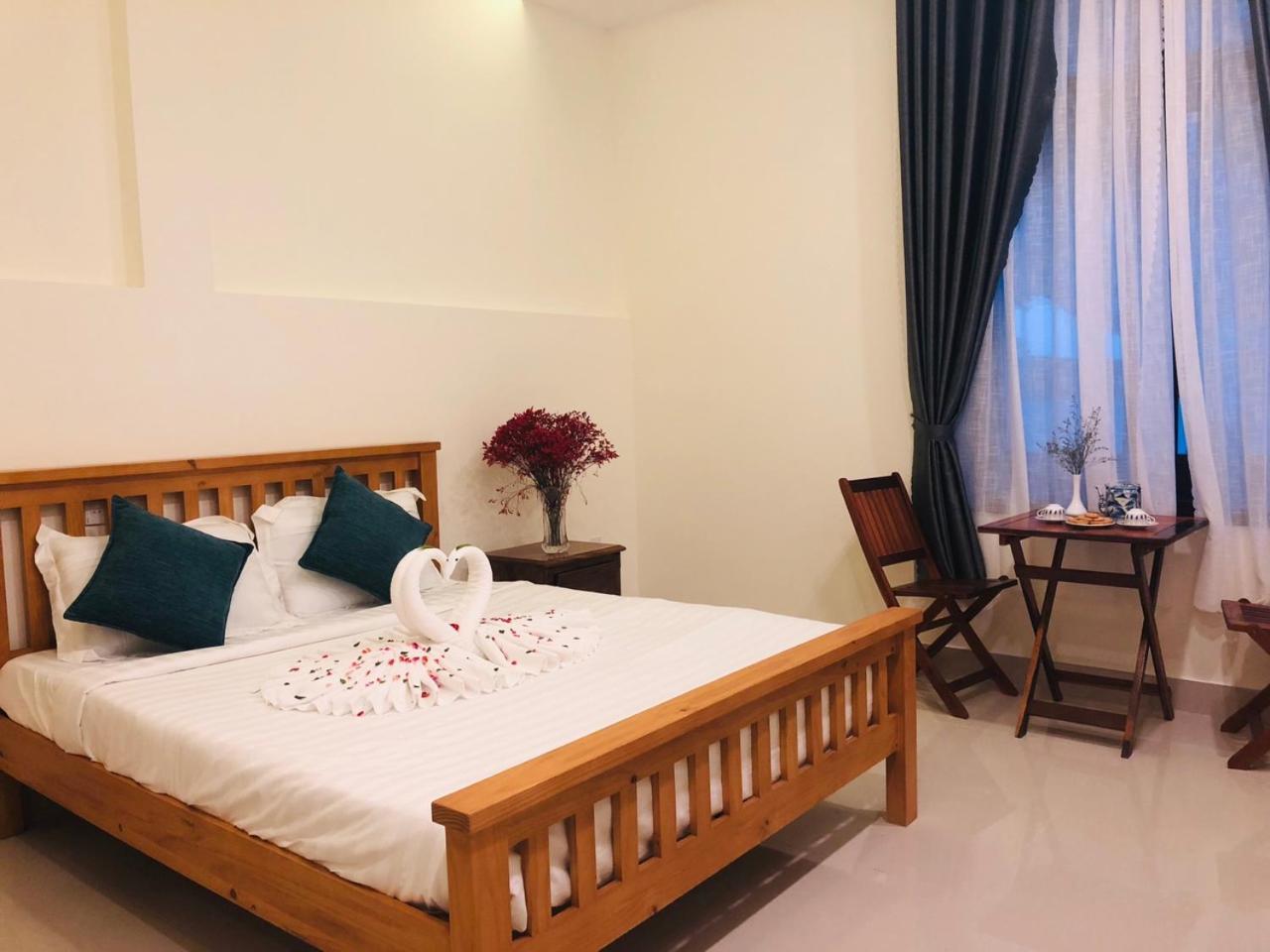 Sum Villa Hoi An An Bàn Kültér fotó