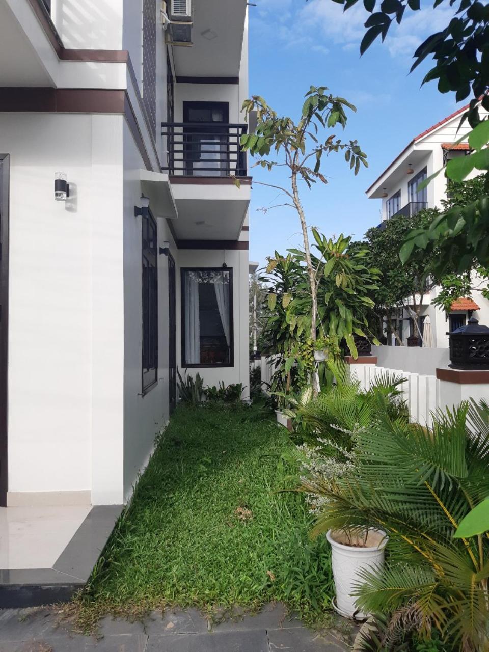 Sum Villa Hoi An An Bàn Kültér fotó